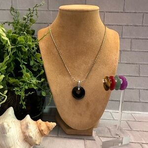 Interchangeable pendant necklace